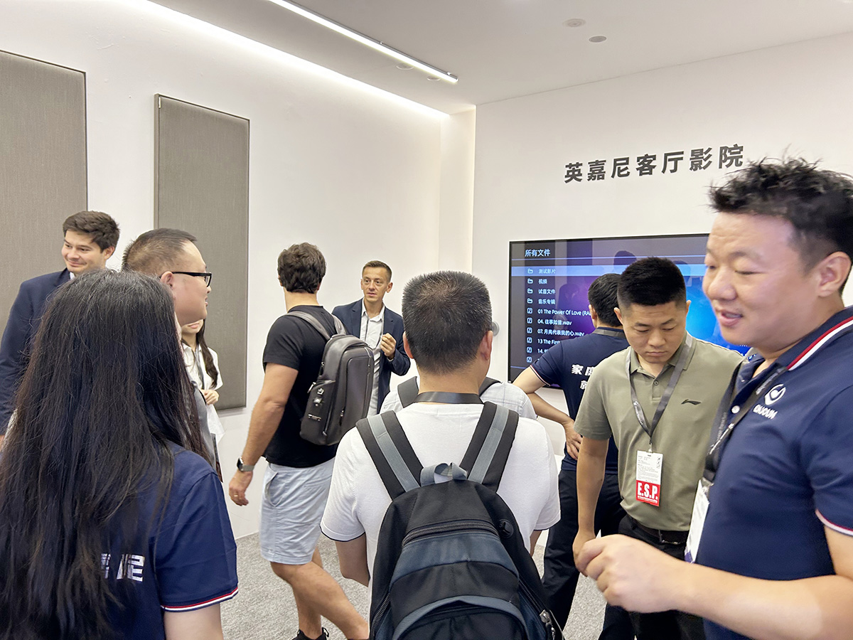 英嘉尼智能家庭影院惊艳亮相2025年广州光亚展